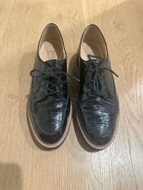 Women’s Lace-Up Derby Shoes